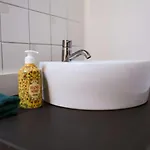 Apartman Above Lively Bar In Busy Street 3 *