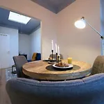Apartman Above Lively Bar In Busy Street 3