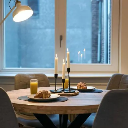 Apartamento Above Lively Bar In Busy Street 3 *