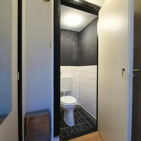 Central Apartment Above Lively Bar In Busy Street 3 * Eindhoven