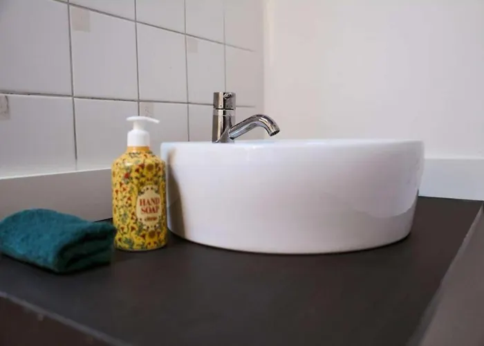 Apartament Above Lively Bar In Busy Street 3 *