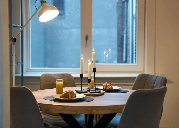 Apartament Above Lively Bar In Busy Street 3 *