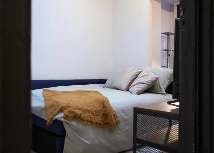 Apartament Above Lively Bar In Busy Street 3